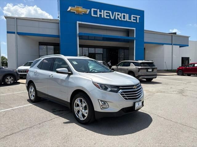2020 Chevrolet Equinox LT — photo 1 of 15
