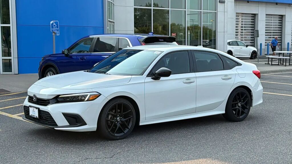 2024 Honda Civic Sport — photo 1 of 13