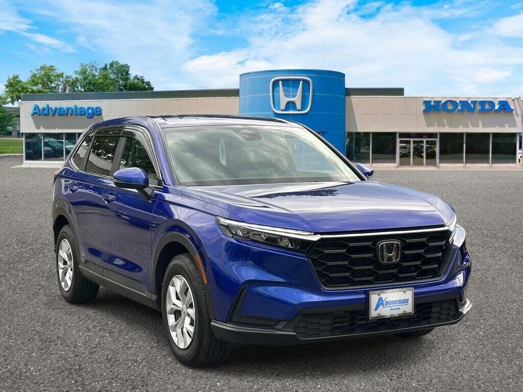 2025 Honda CR-V LX — photo 1 of 14