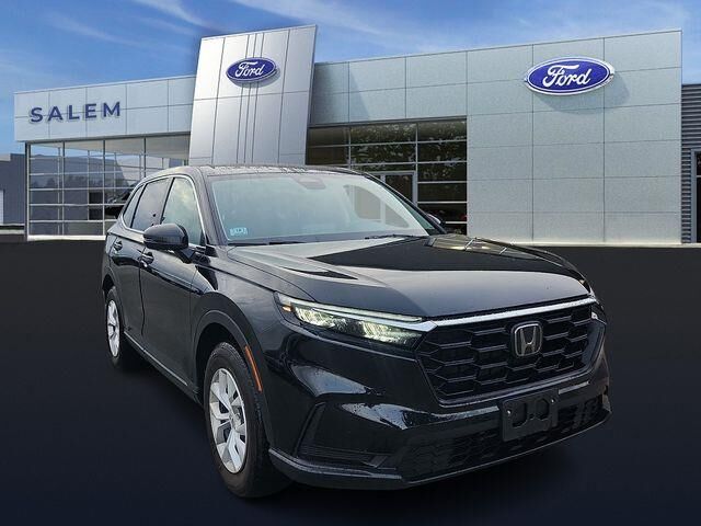 2025 Honda CR-V LX — photo 1 of 13