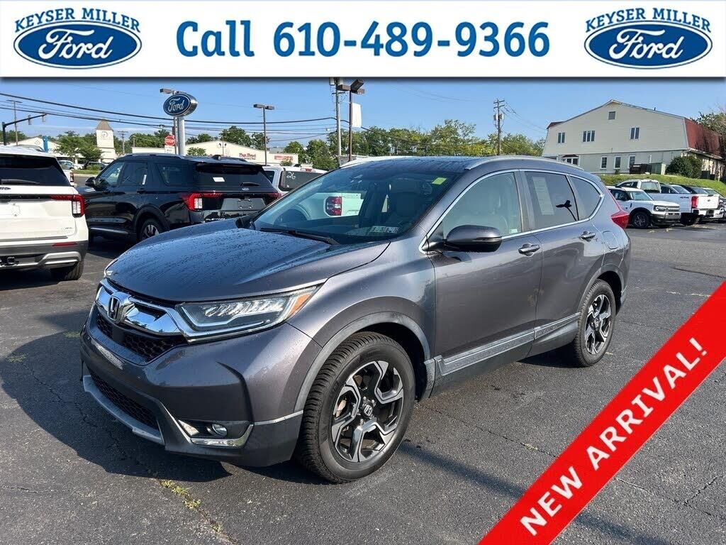 2019 Honda CR-V Touring — photo 1 of 2