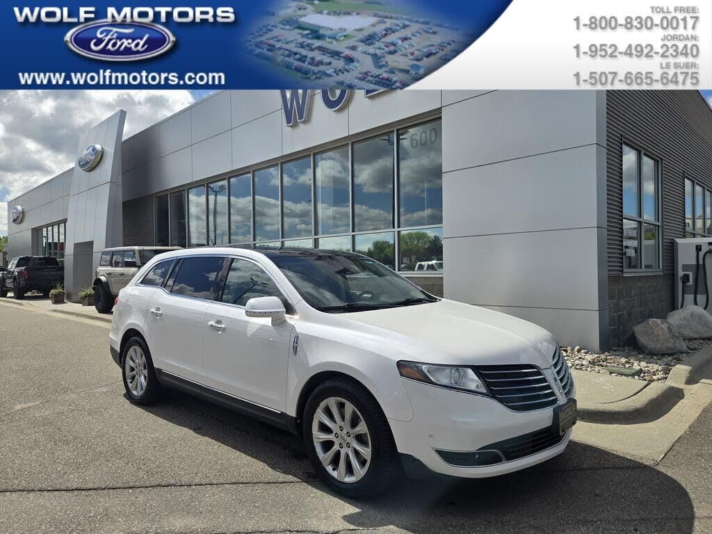 2017 Lincoln MKT Elite — photo 1 of 1