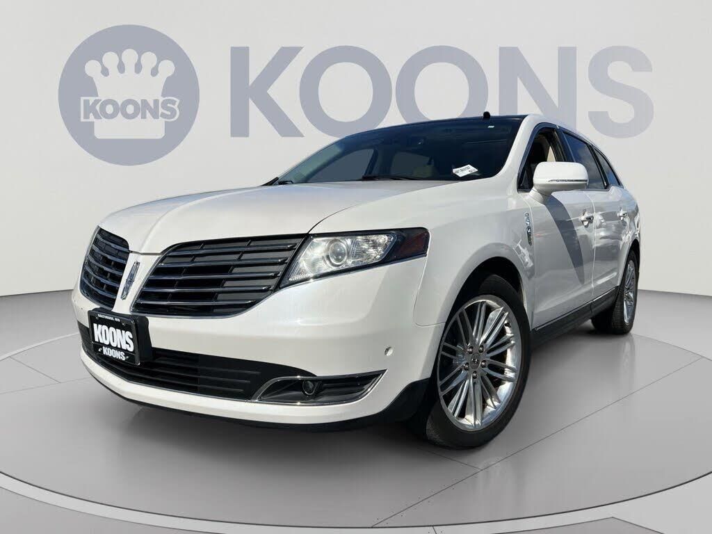 2018 Lincoln MKT Reserve — photo 1 of 1