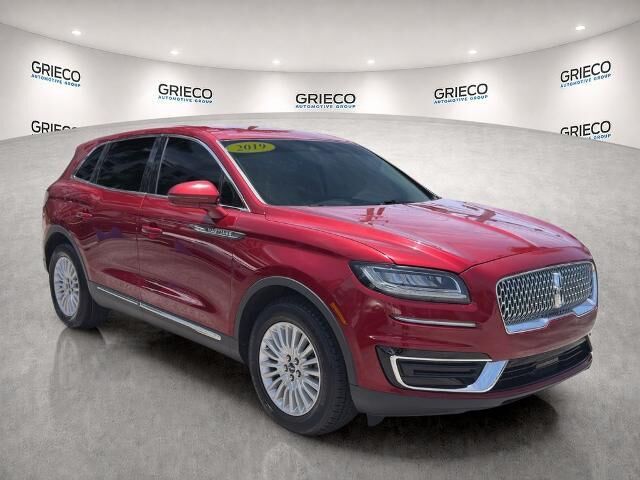 2019 Lincoln Nautilus Base — photo 1 of 26