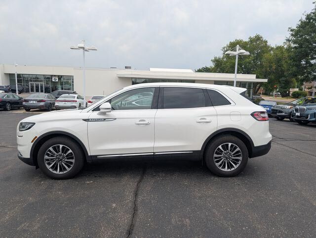 2022 Lincoln Nautilus Standard — photo 1 of 26