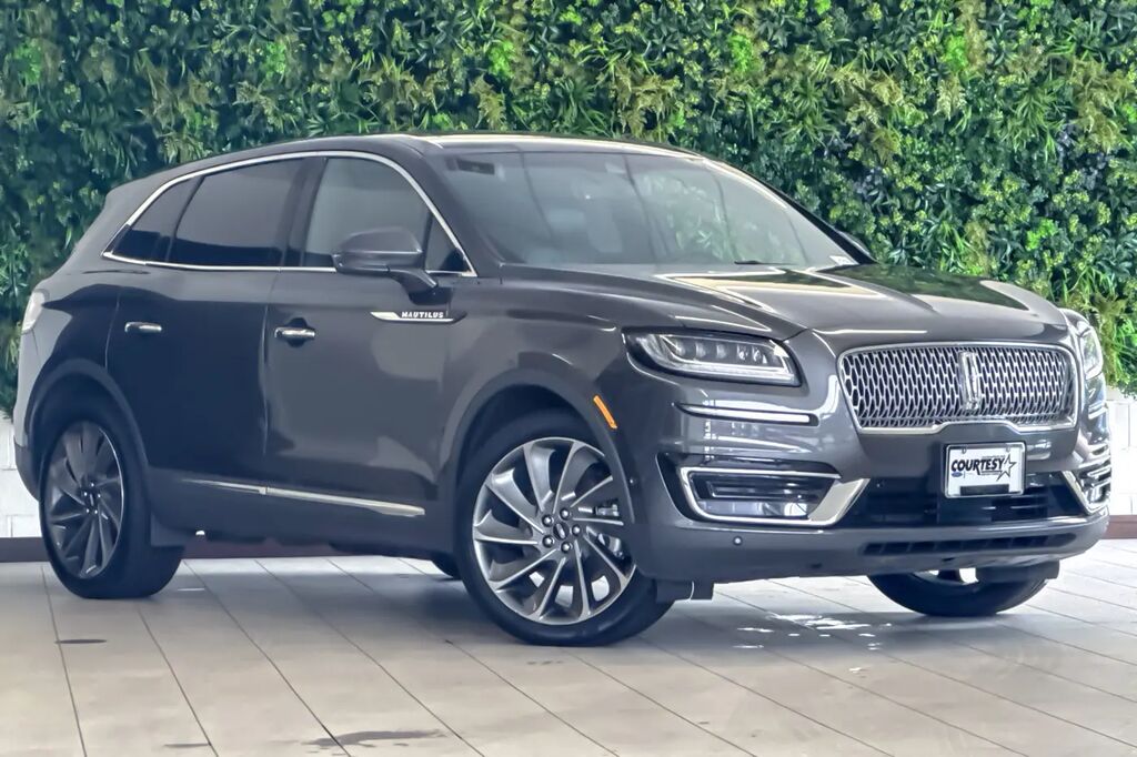 2019 Lincoln Nautilus Reserve — photo 1 of 13
