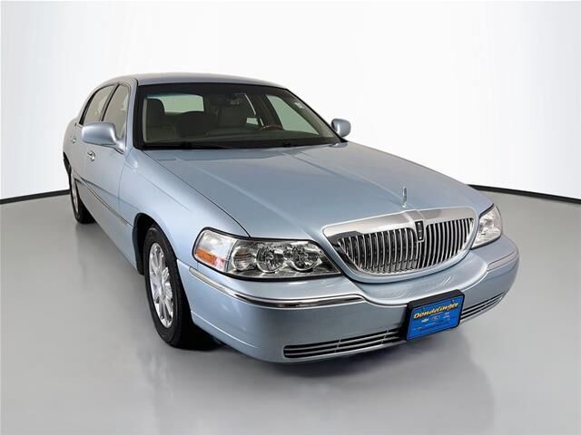 2011 Lincoln Town Car Signature Limited