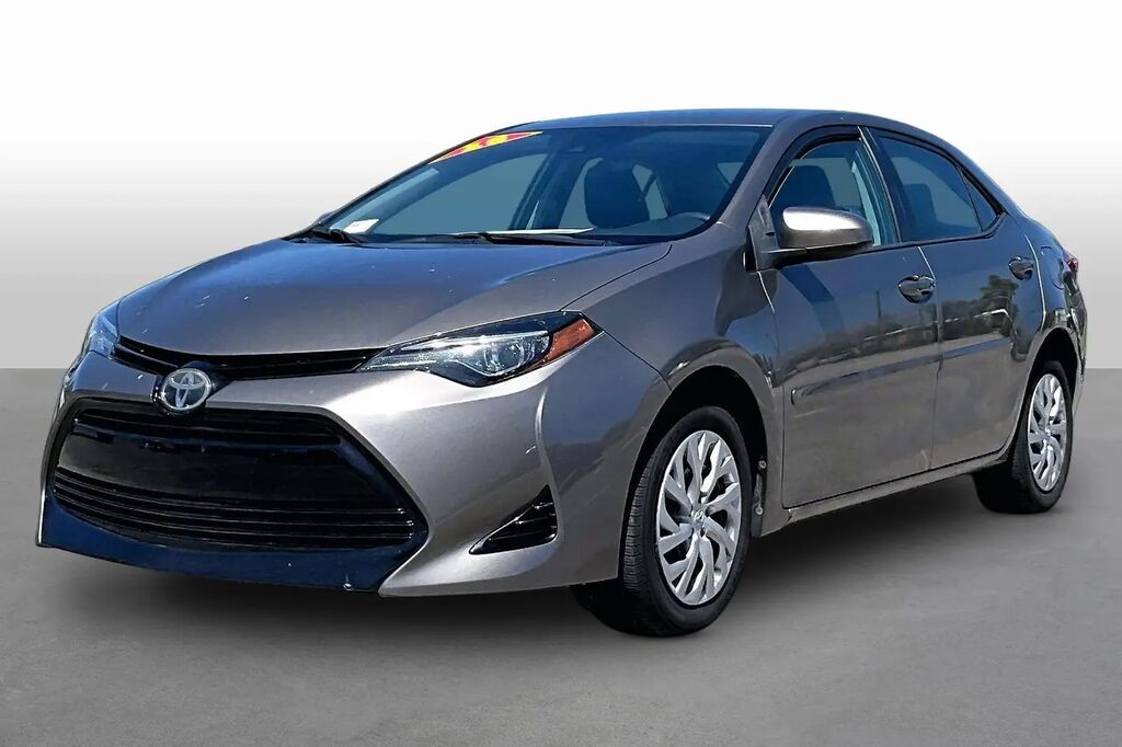 2018 Toyota Corolla LE — photo 1 of 1