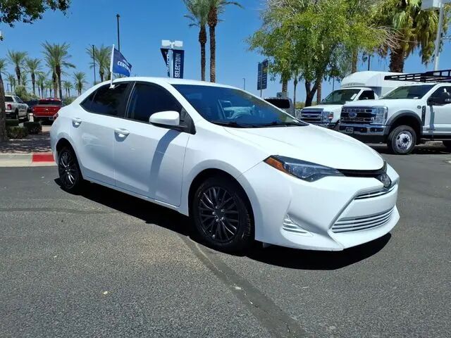 2018 Toyota Corolla LE — photo 1 of 1
