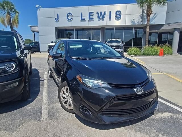 2018 Toyota Corolla LE — photo 1 of 10