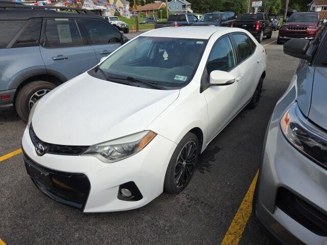 2015 Toyota Corolla S — photo 1 of 8
