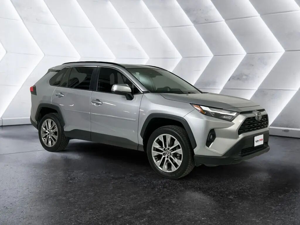 2022 Toyota RAV4 XLE Premium — photo 1 of 14