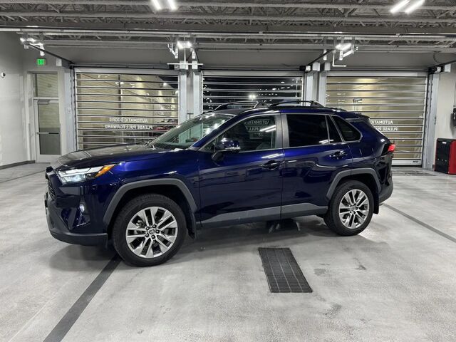 2022 Toyota RAV4 XLE Premium