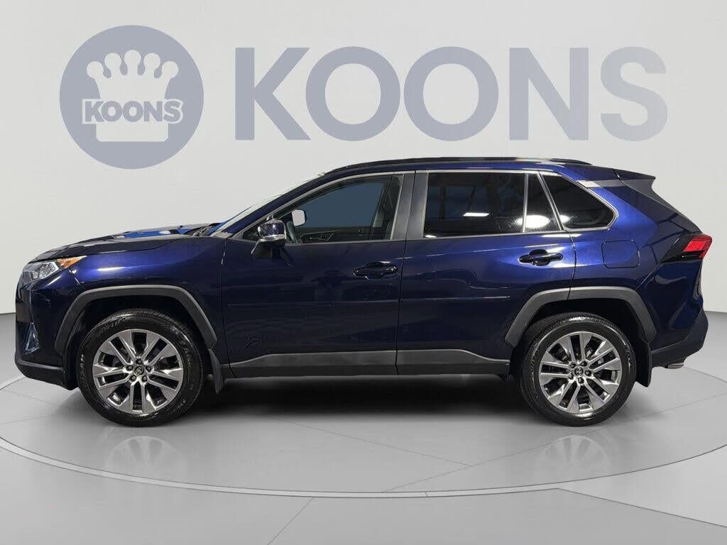 2019 Toyota RAV4 XLE Premium — photo 1 of 5