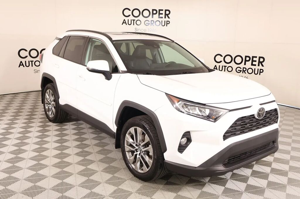 2020 Toyota RAV4 XLE Premium — photo 1 of 13
