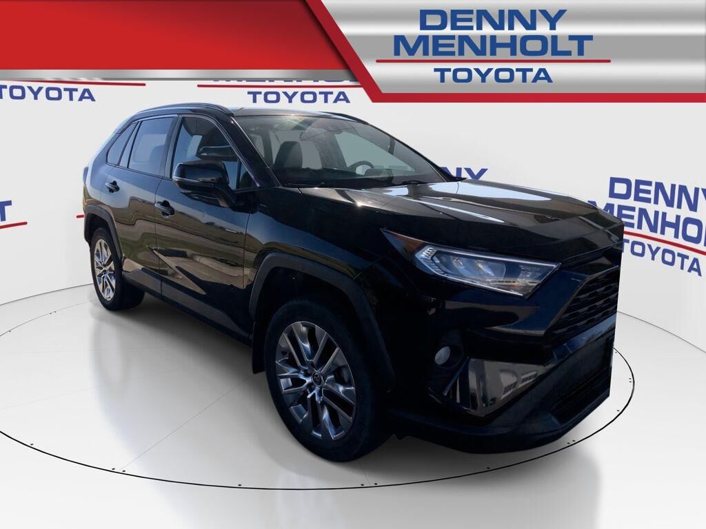 2021 Toyota RAV4 — photo 1 of 13