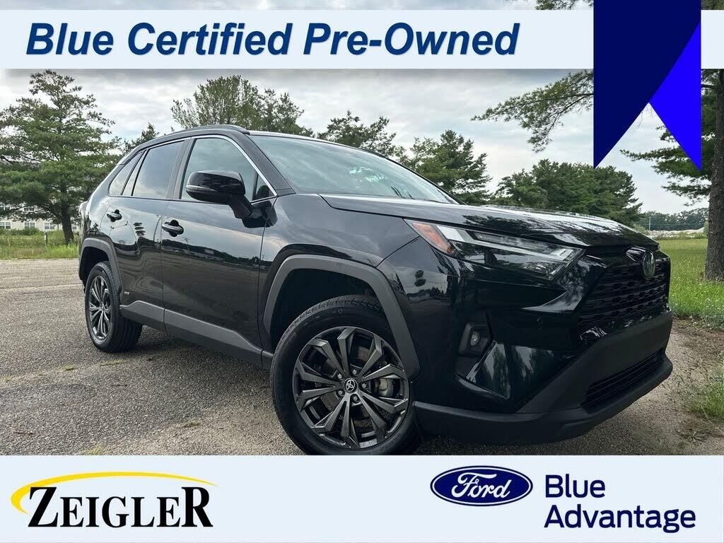 2024 Toyota RAV4 Hybrid XLE Premium — photo 1 of 1