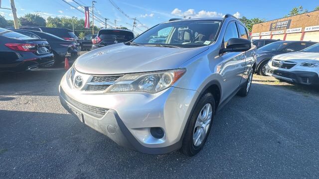 2015 Toyota RAV4 LE — photo 1 of 8