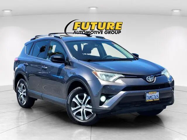 2017 Toyota RAV4 LE — photo 1 of 14