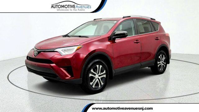 2018 Toyota RAV4 LE — photo 1 of 14
