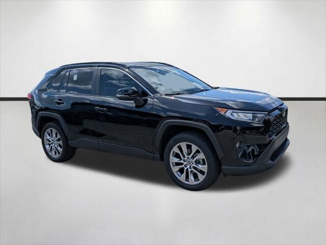 2020 Toyota RAV4 XLE Premium — photo 1 of 13