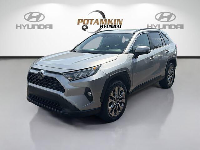 2019 Toyota RAV4 XLE Premium — photo 1 of 13