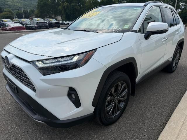 2024 Toyota RAV4 Hybrid Limited — photo 1 of 13