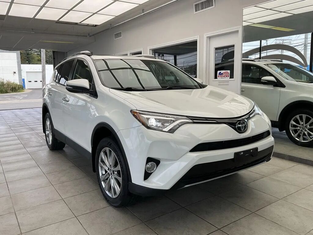 2018 Toyota RAV4 Limited — photo 1 of 13