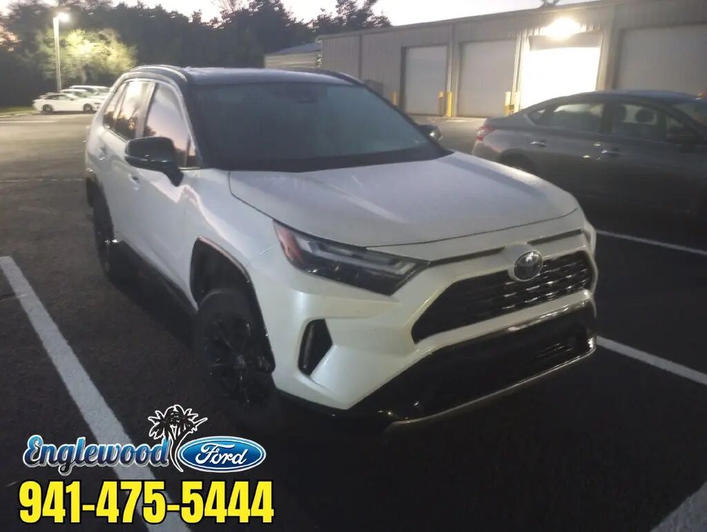 2022 Toyota RAV4 Hybrid XSE — photo 1 of 3
