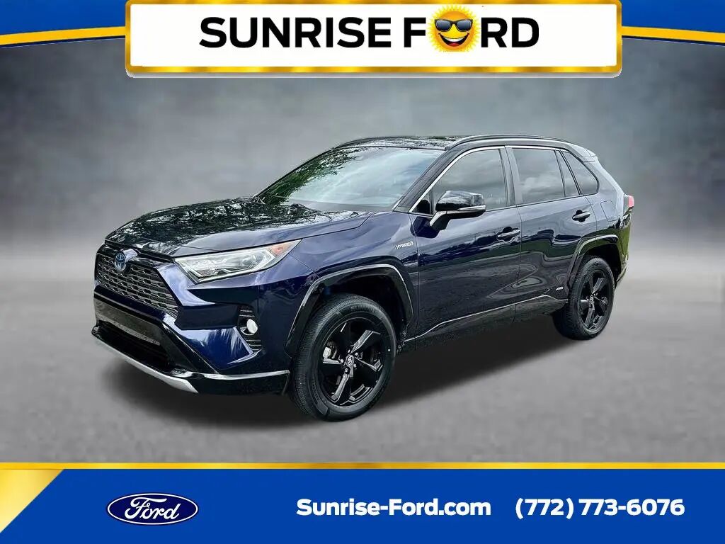 2020 Toyota RAV4 Hybrid XSE — photo 1 of 13