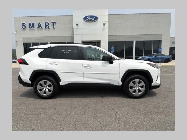 2021 Toyota RAV4 LE — photo 1 of 13