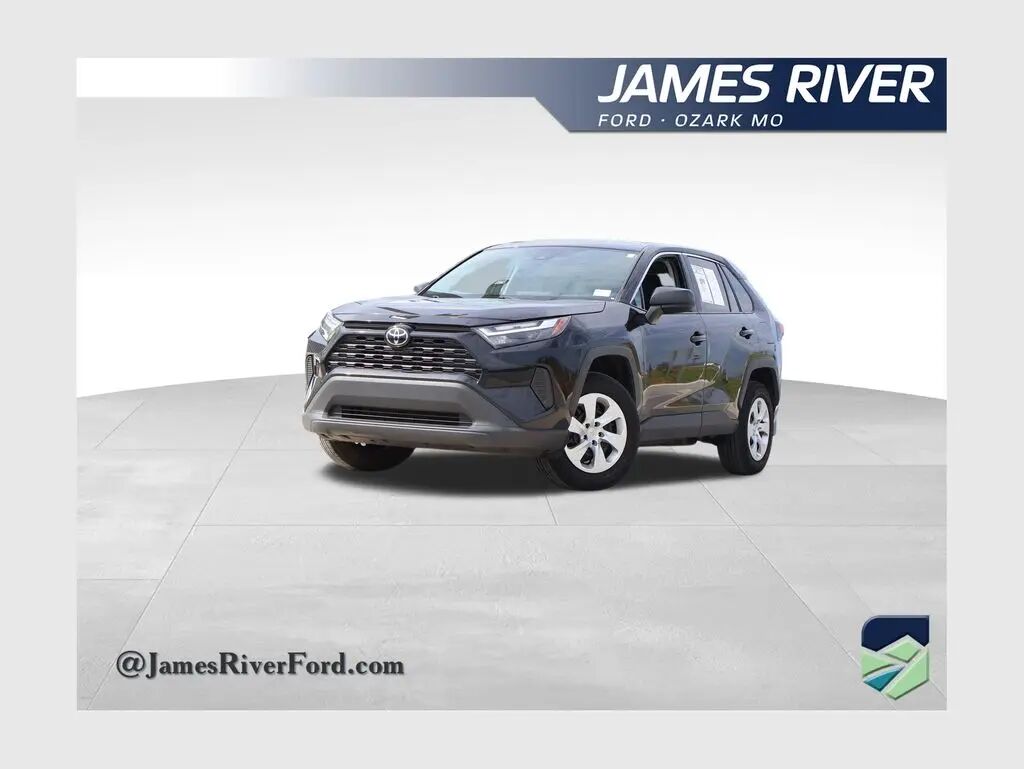 2025 Toyota RAV4 LE — photo 1 of 13