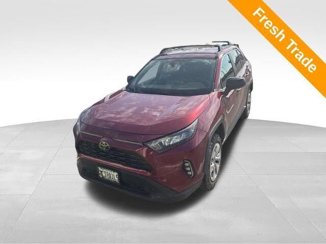 2019 Toyota RAV4 LE — photo 1 of 10
