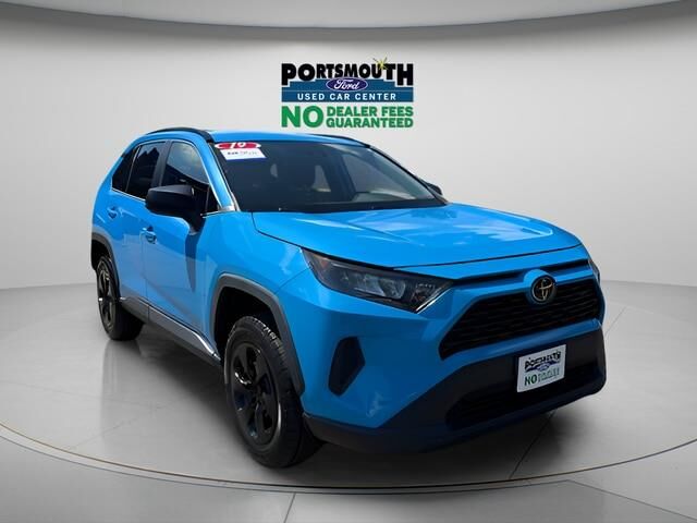 2019 Toyota RAV4 LE — photo 1 of 39