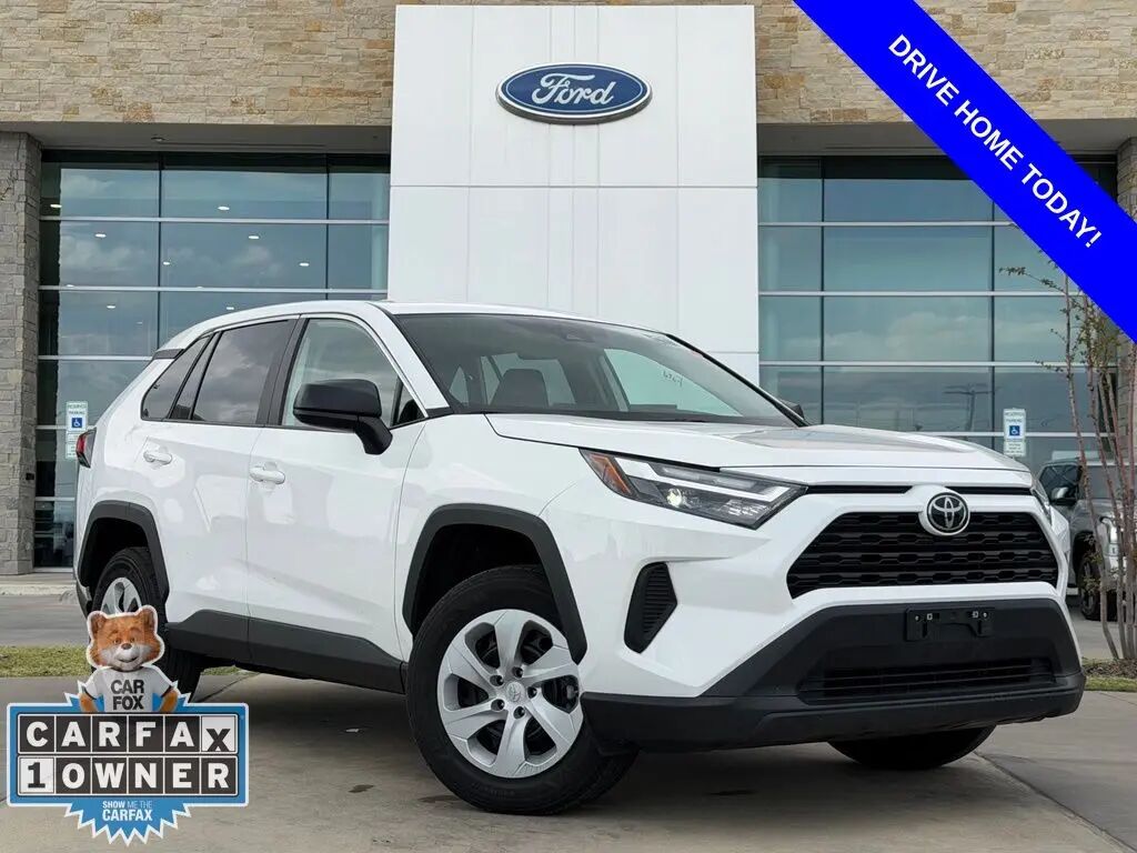 2025 Toyota RAV4 LE — photo 1 of 13