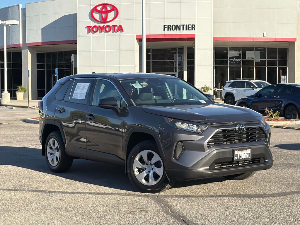 2022 Toyota RAV4 LE AWD (Natl) — photo 1 of 13