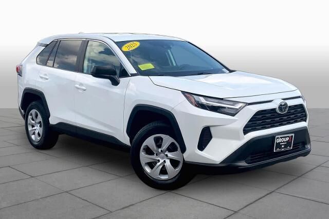 2025 Toyota RAV4 LE