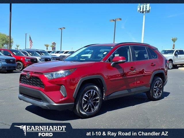 2019 Toyota RAV4 LE — photo 1 of 13