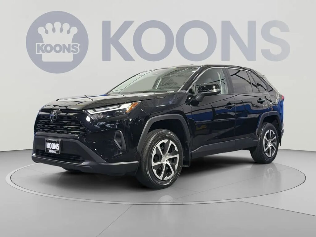 2023 Toyota RAV4 LE — photo 1 of 13