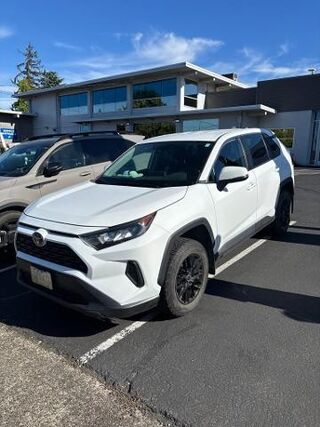 2022 Toyota RAV4 LE — photo 1 of 8