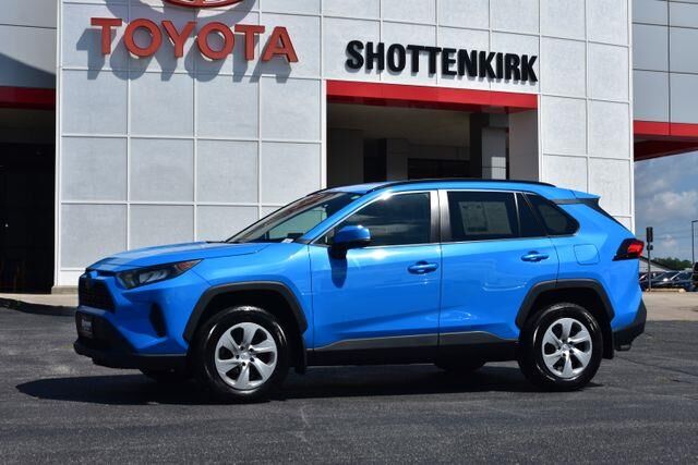 2019 Toyota RAV4 LE — photo 1 of 13