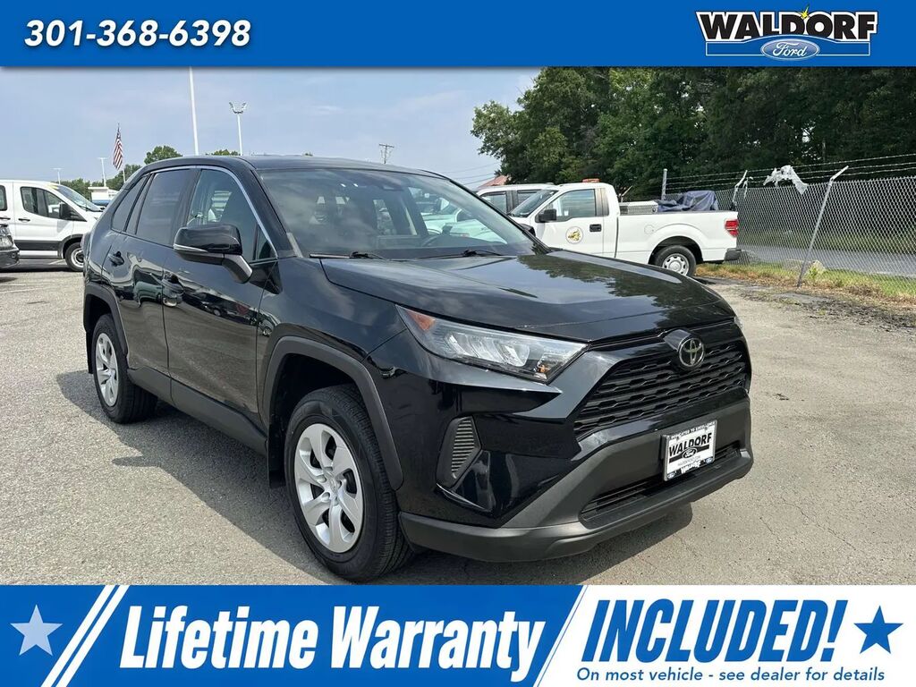 2022 Toyota RAV4 LE — photo 1 of 13