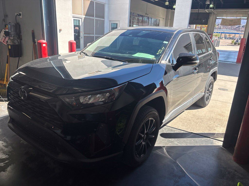 2022 Toyota RAV4 LE — photo 1 of 1