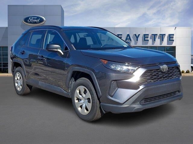 2019 Toyota RAV4 LE — photo 1 of 13