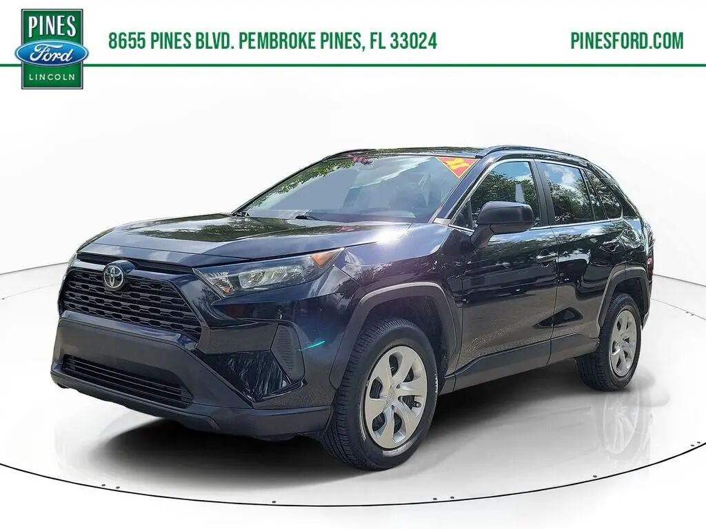 2021 Toyota RAV4 LE — photo 1 of 26