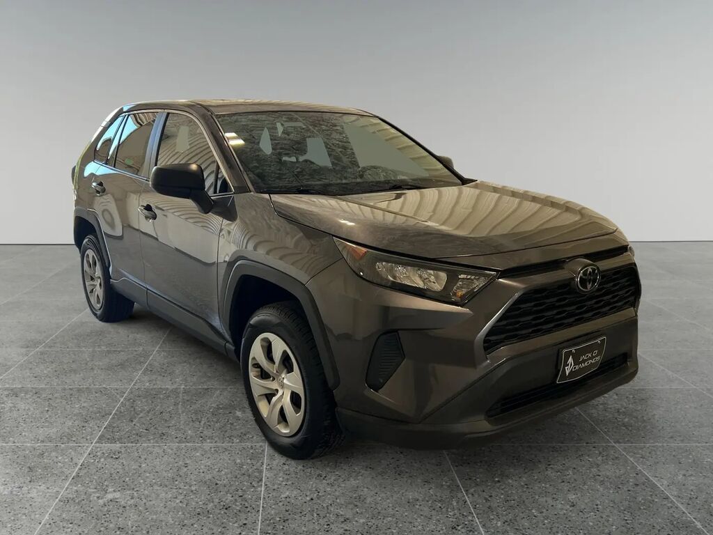 2022 Toyota RAV4 LE — photo 1 of 13