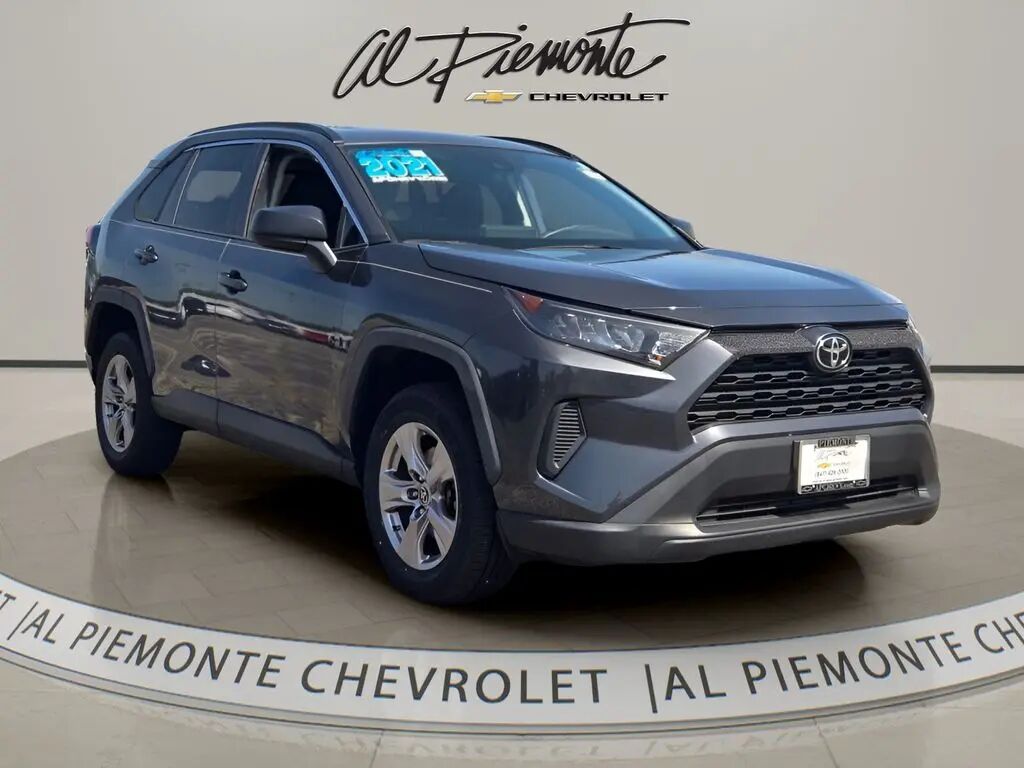 2021 Toyota RAV4 LE — photo 1 of 13