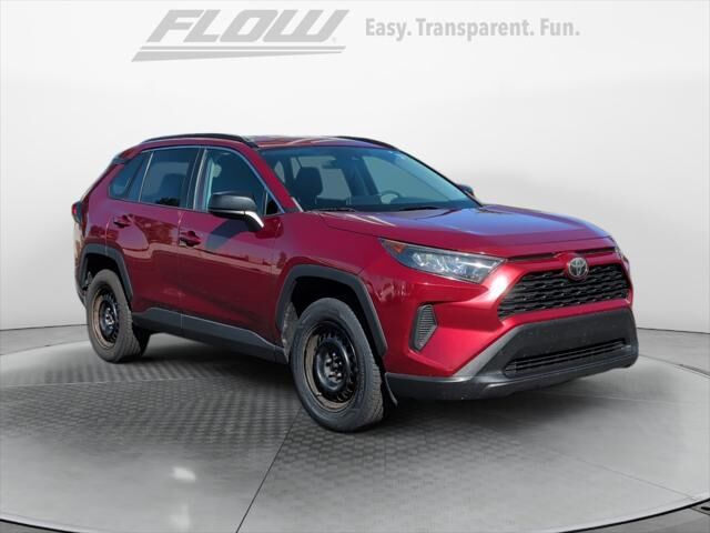 2020 Toyota RAV4 LE — photo 1 of 13