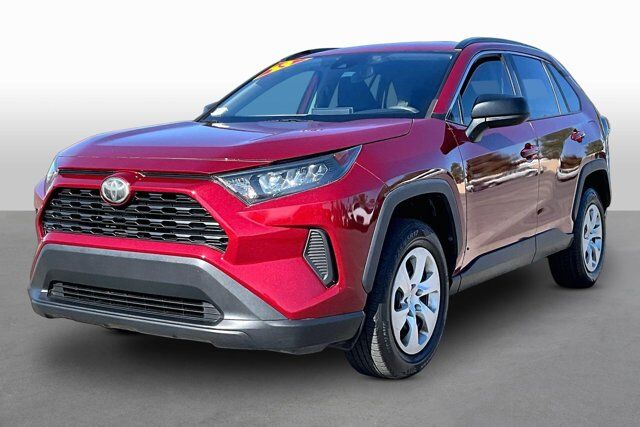 2019 Toyota RAV4 LE — photo 1 of 13