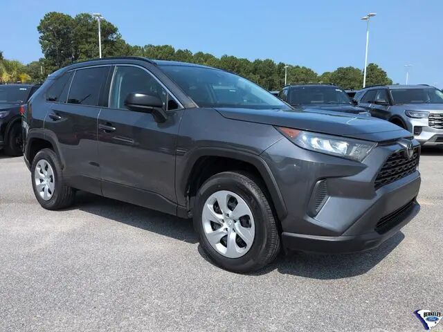 2021 Toyota RAV4 LE — photo 1 of 32